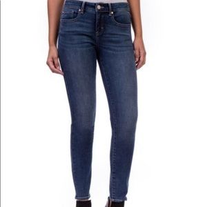 NWT Jordache Women's Mid Rise Skinny Jeans size 6